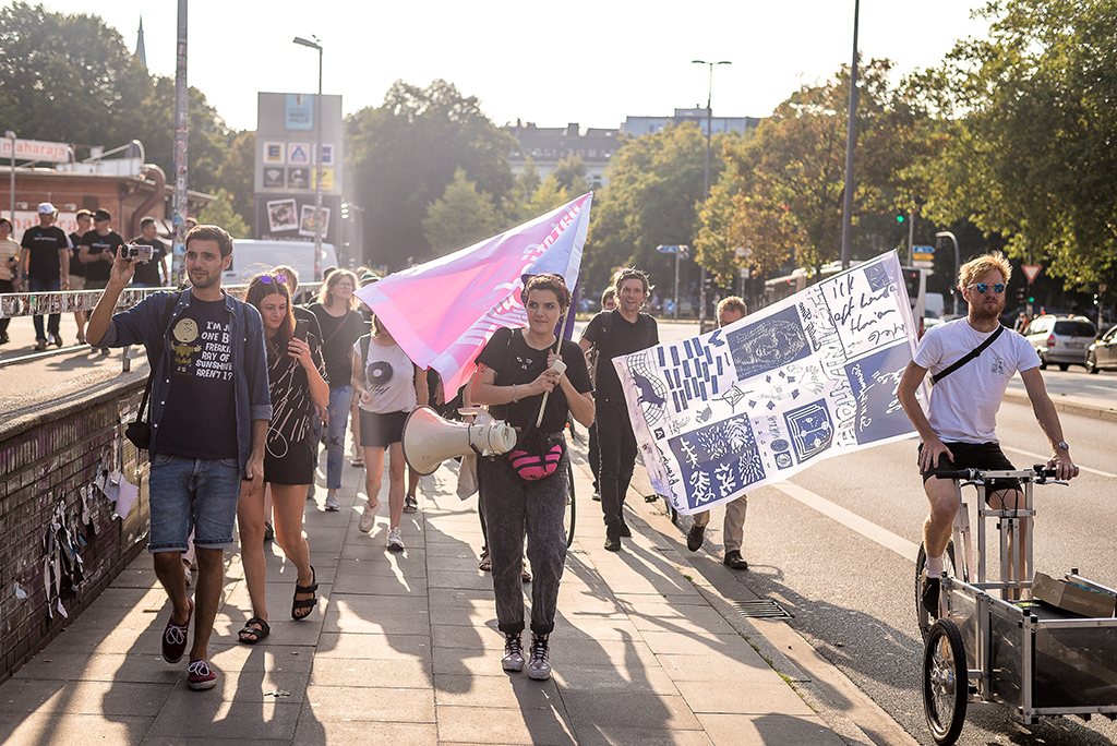 The algorhythm march from Schulterblatt to Westwerk. Photos © Daniel Nide