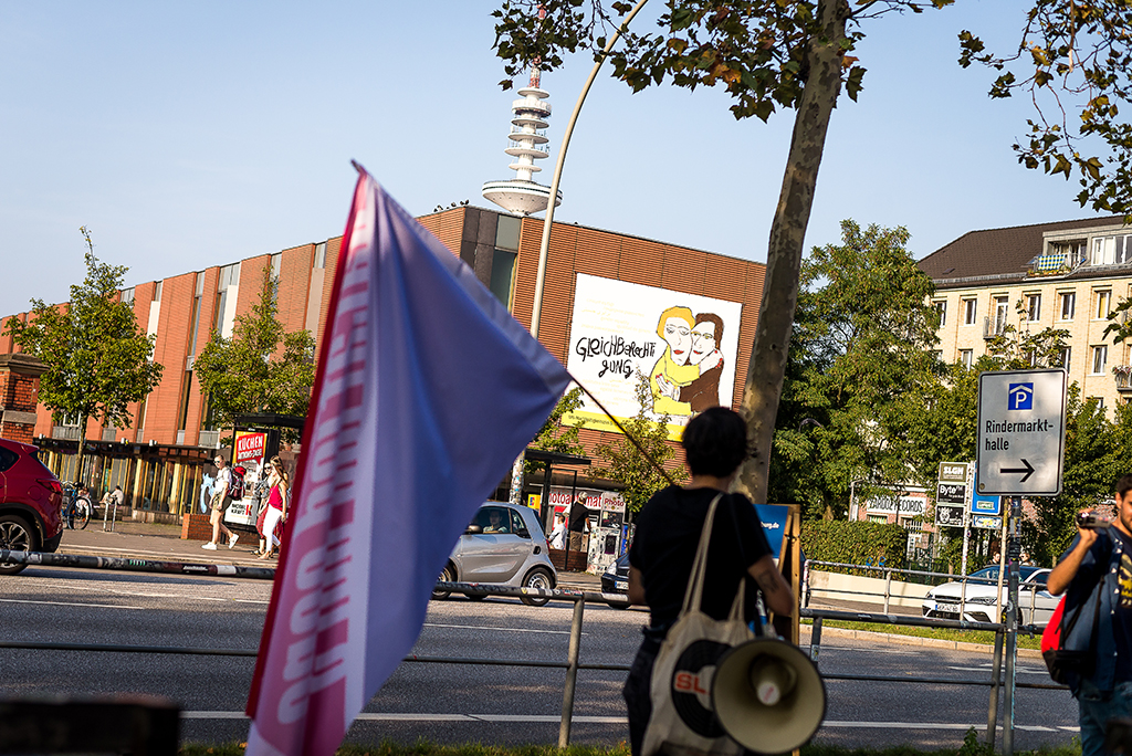 The algorhythm march from Schulterblatt to Westwerk. Photos © Daniel Nide